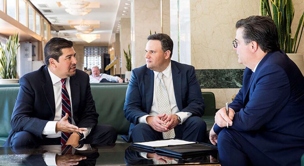 Carlos Acosta hablando en conferencia global